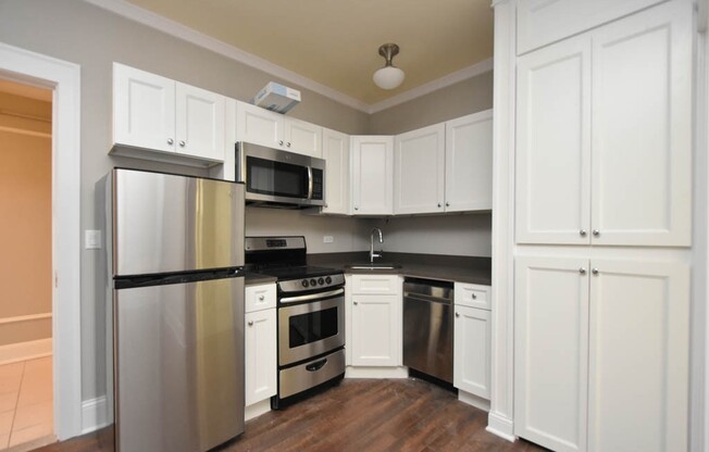 817 Lakeside Pl.
