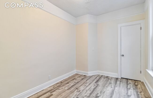 1 bed, 1 bath, $2,560, Unit 2