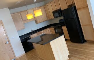 2 beds, 2 baths, 1,000 sqft, $1,295, Unit 215