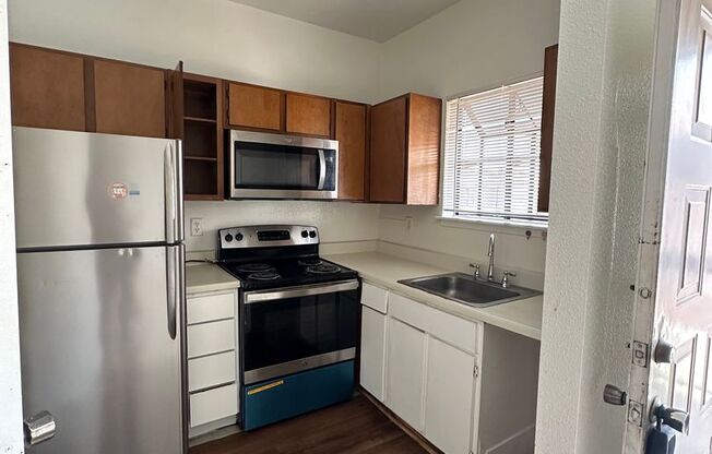 Studio, 1 bath, 432 sqft, $895, Unit 31