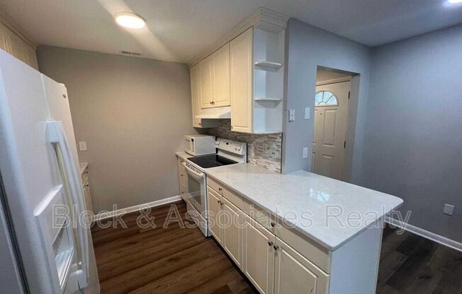 1112 HAZELNUT DR