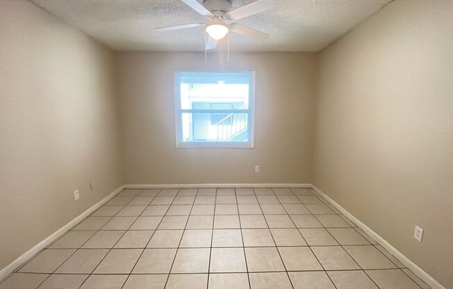 1BD/1BA Apartment off Curry Ford in Henley Park Apartments!