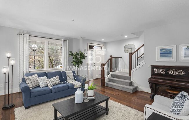 High-end Renaissances Townhome In Peterkort Woods Gourmet Kitchen Community Pool & Clubhouse