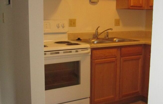 1 bed, 1 bath, $925, Unit Apt 05