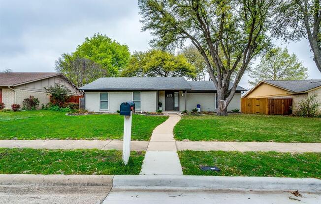 1913 FORESTDALE DR
