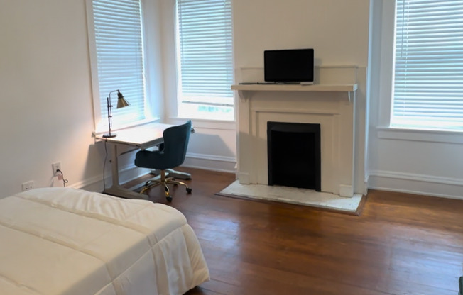 4 beds, 2 baths, 1,750 sqft, $3,900, Unit Apt 3