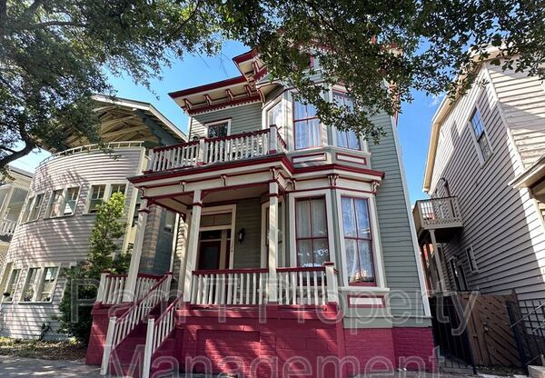 124 E HENRY ST