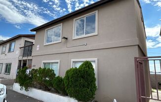 2 Bed 1 Bath Ground Floor Unit In Phoenix!