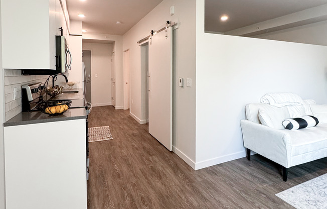 1 bed, 1 bath, 585 sqft, $1,715, Unit 516