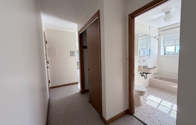 1 bed, 1 bath, 700 sqft, $1,850, Unit 9