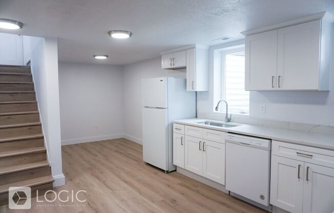 2 beds, 1 bath, 998 sqft, $1,350