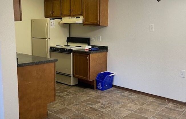2 beds, 1 bath, 938 sqft, $1,330, Unit 880-101