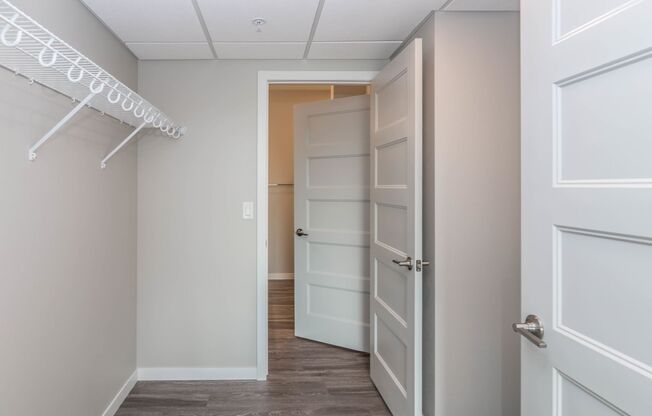 1 bed, 1 bath, 727 sqft, $1,225, Unit 420