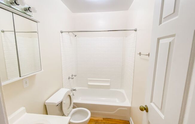2 beds, 1 bath, 810 sqft, $2,450, Unit 1208WR-G
