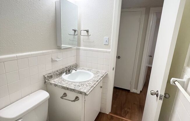 2 beds, 1 bath, $725, Unit KAY0117