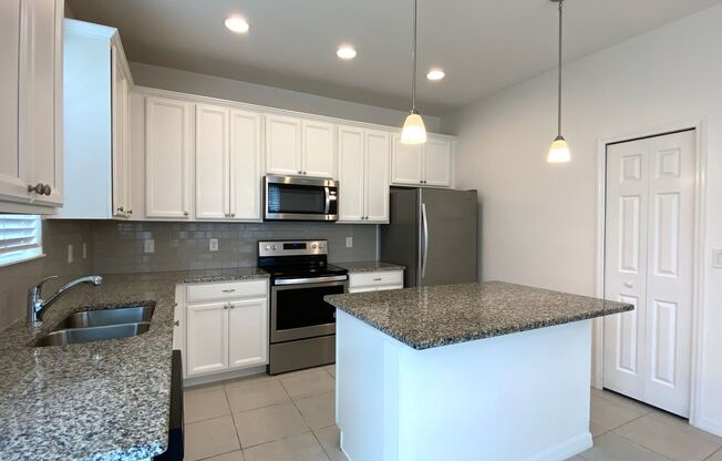 3/2.5 Town Home in Goldenrod Reserve In Orlando-Priced To Rent!