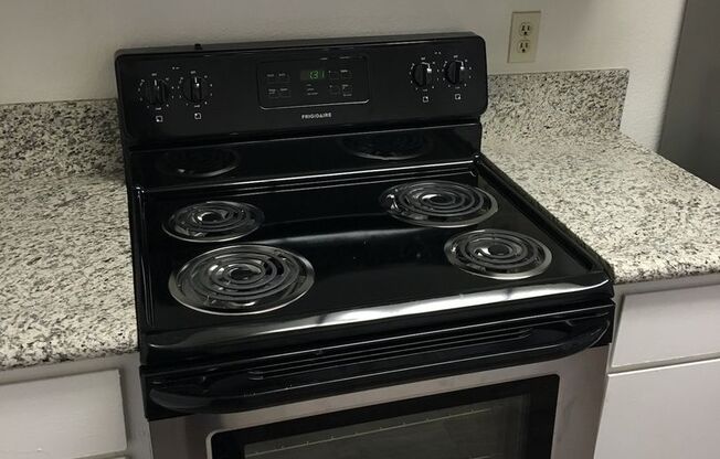 2 beds, 1 bath, 860 sqft, $1,525, Unit 2404-08