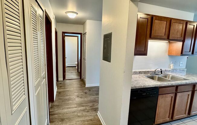 2 beds, 1 bath, 900 sqft, $1,295, Unit 4