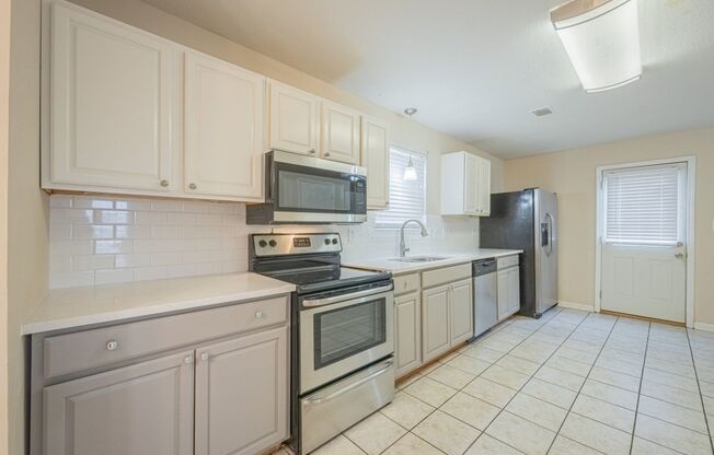 3 beds, 3 baths, 1,622 sqft, $1,550, Unit 52