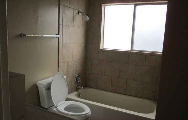 2 beds, 1.5 baths, 932 sqft, $1,775, Unit 26-Unit 4