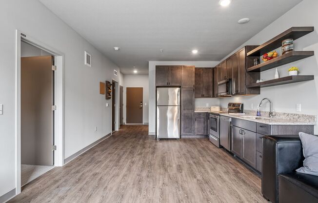 2 beds, 1 bath, 818 sqft, $2,300, Unit 212