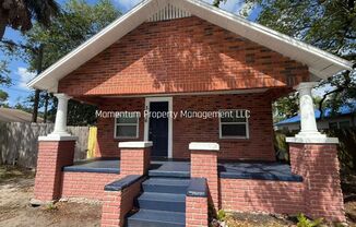 3/1 Remodeled Tampa Home- READY FOR IMMEDIATE MOVE IN!!