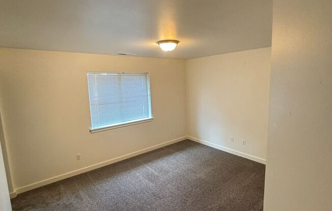 3 beds, 2.5 baths, 1,375 sqft, $1,995, Unit Unit 2