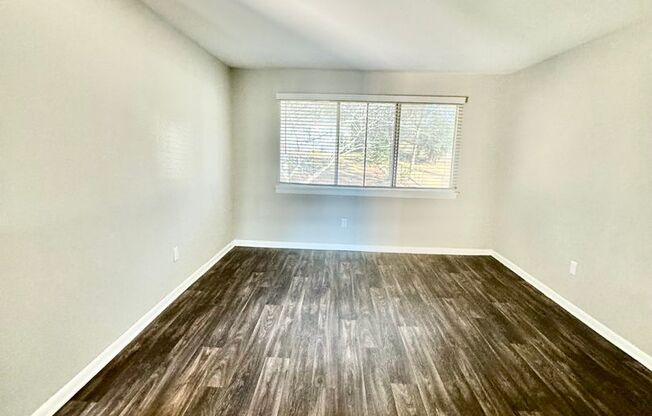 Move In Specials Renovated Beautiful 2 Bedroom- Forest Park