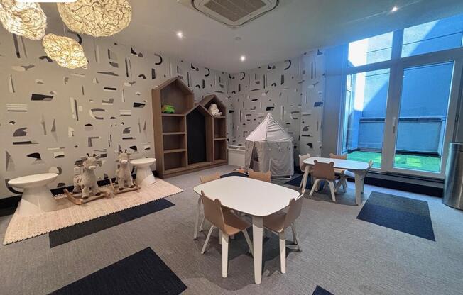 2 beds, 2 baths, $5,425, Unit 702