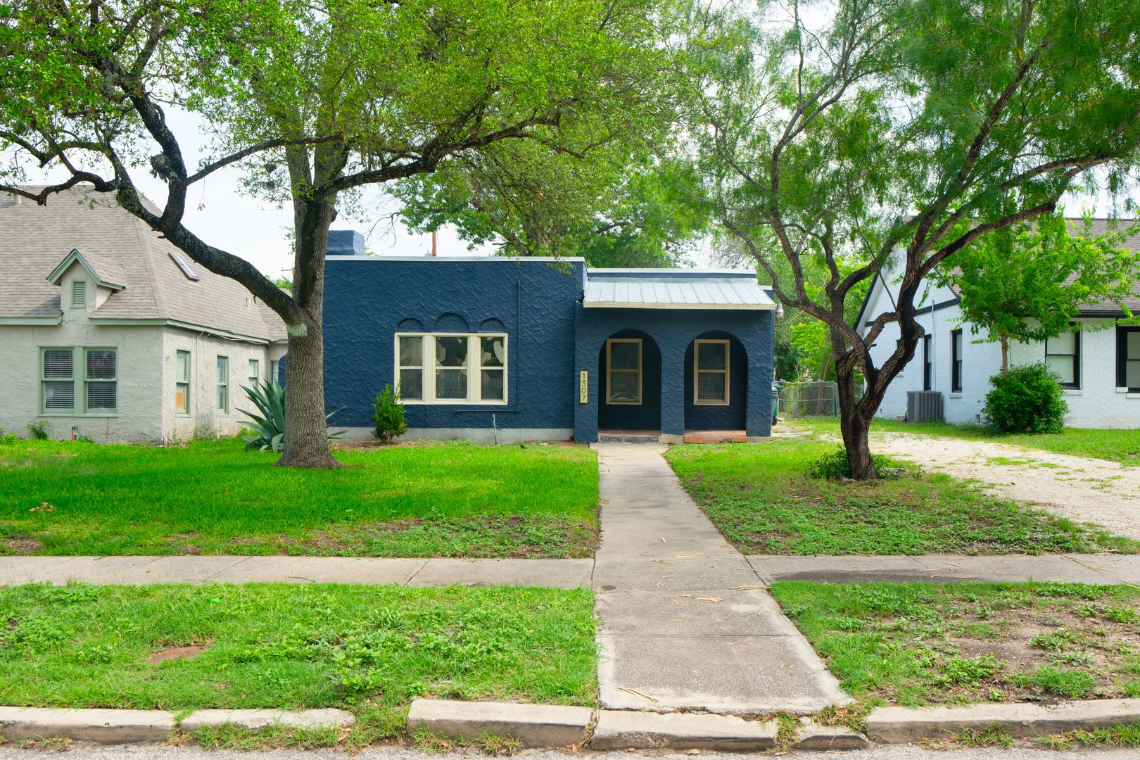 Charming Spanish Revival bungalow!