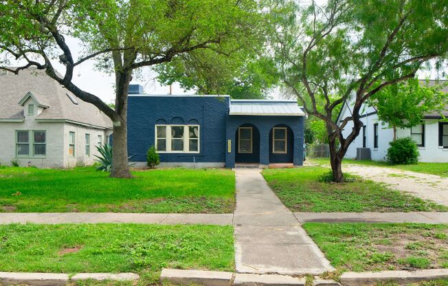 Charming Spanish Revival bungalow!