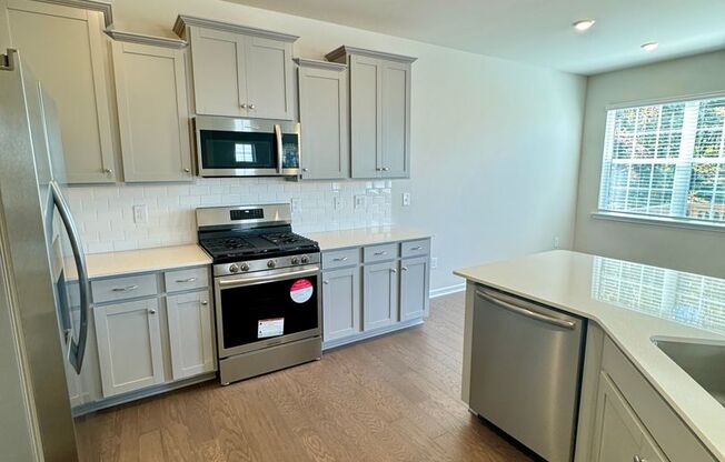 3 beds, 2.5 baths, $2,600, Unit # BRIDGEWATER