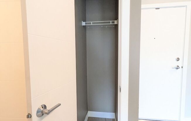 Studio, 1 bath, 400 sqft, $1,300, Unit 321
