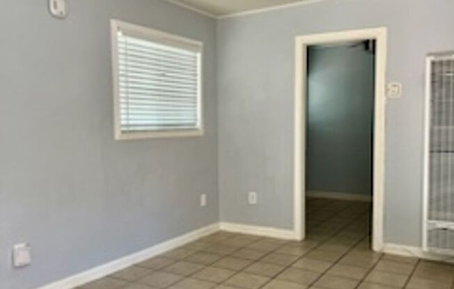 1 bed, 1 bath, $1,300, Unit 10