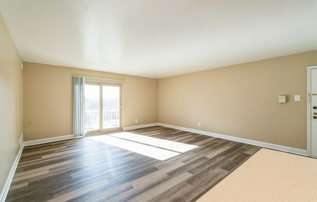 2 beds, 2 baths, 999 sqft, $2,105, Unit I33