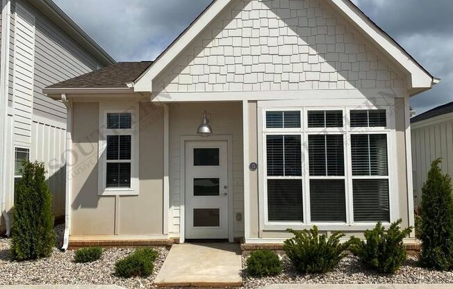 1 bed, 2 baths, 800 sqft, $1,250, Unit Suite 17