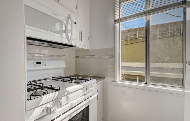 1 bed, 1 bath, 695 sqft, $1,598, Unit 19