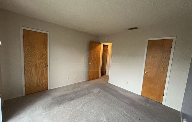 1 bed, 1 bath, $725, Unit 1305 Willow Springs Rd Unit C