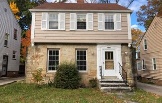 3 BED 1.5 BATH SINGLE FAMILY HOME IN CLEVELAND HEIGHTS!