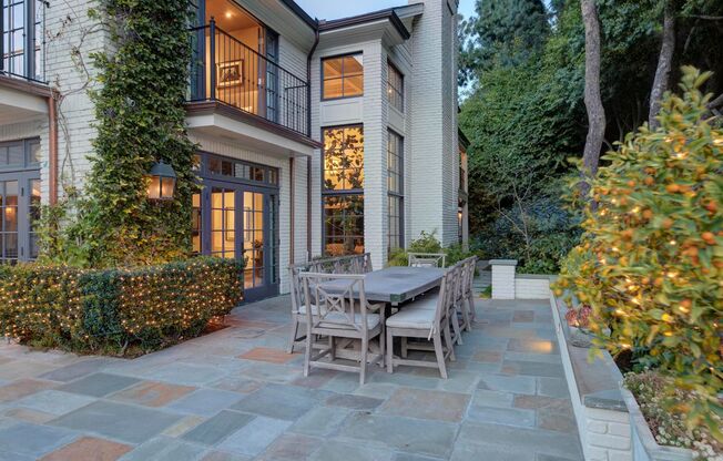 Furnished Hollywood Hills Estate | Summer Rental with Panoramic City Views, Gym, Spa & Pool!