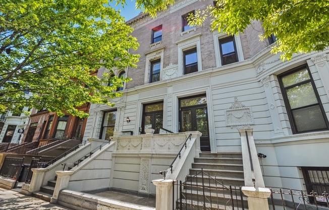 672 SAINT MARK'S AVE