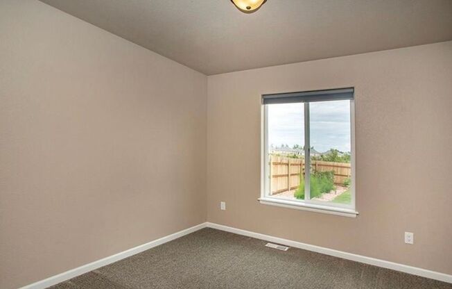 3 beds, 2 baths, $2,300