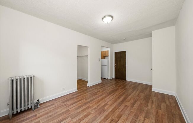 Studio, 1 bath, 315 sqft, $1,275, Unit 410