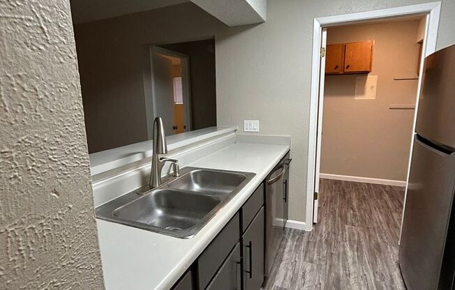 2 beds, 1 bath, 900 sqft, $1,650