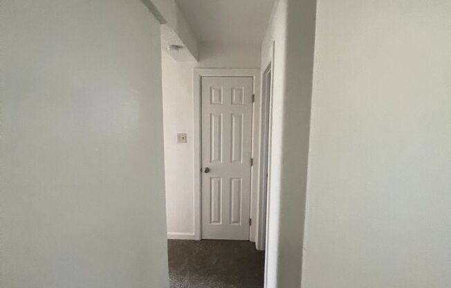 2 beds, 1 bath, 900 sqft, $1,600, Unit 4064 S Broadway unit E