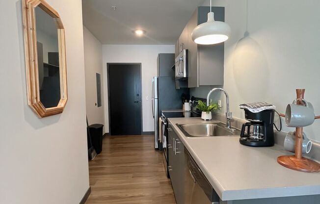 Studio, 1 bath, 425 sqft, $1,695, Unit 311 - Furnished