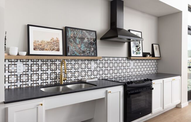 1 bed, 1 bath, 704 sqft, $1,230, Unit 307