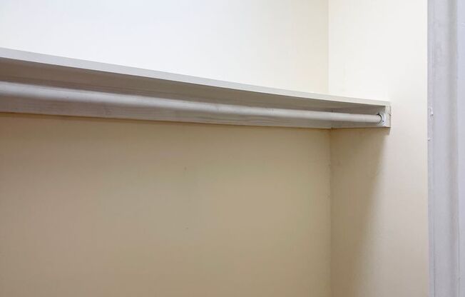 Studio, 1 bath, 380 sqft, $1,060, Unit 1E