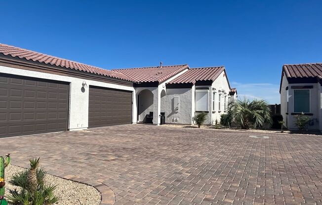 Single-story 1326 sq ft, townhome built in 2019 w/3 bed, 2 bath & spacious attached 2-car garage in beautiful Boulder City.