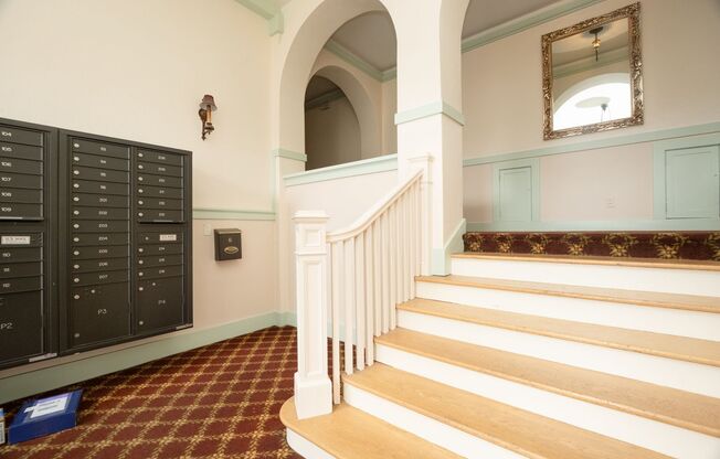 Studio, 1 bath, 425 sqft, $1,275, Unit 212